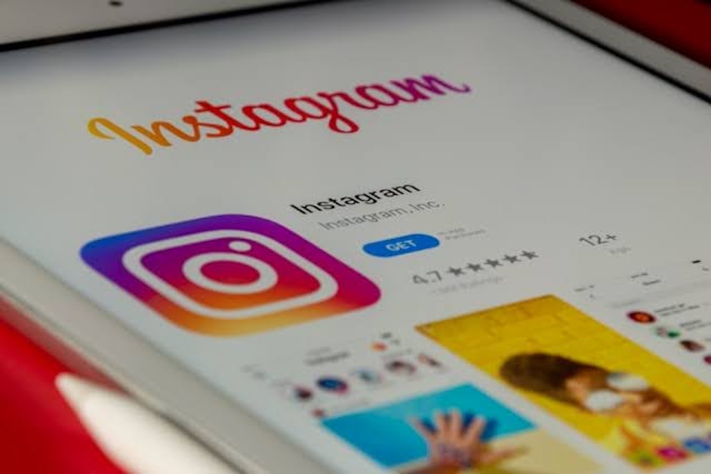 インスタグラム運用代行ならビーステップに相談を